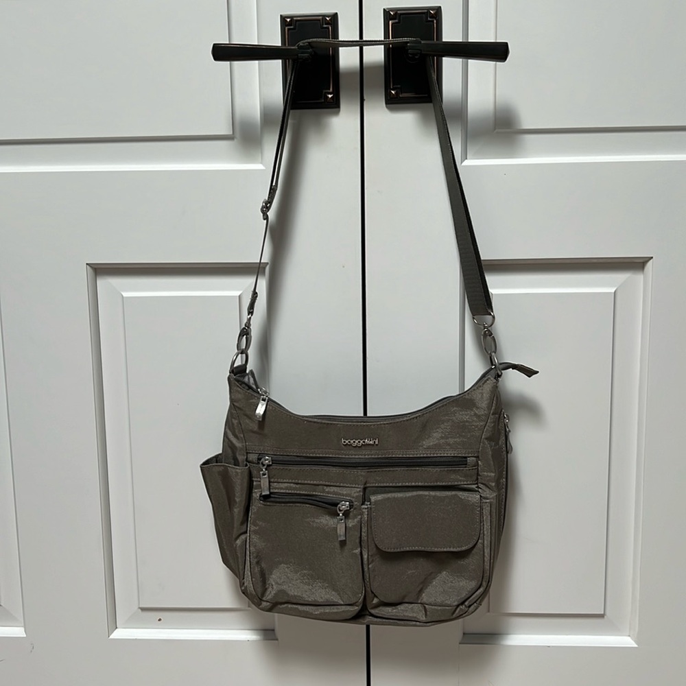 Baggallini Modern Everywhere Bagg in Sterling Shimmer